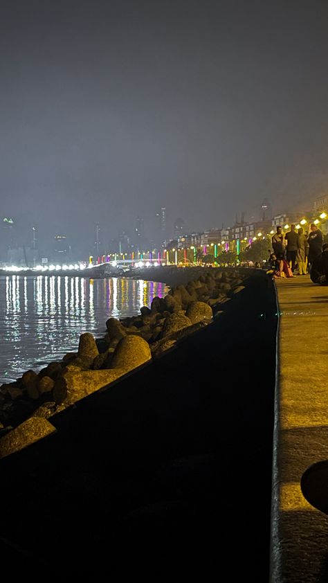 Marines Night Snap, Cst Station Mumbai Night, Bandstand Mumbai At Night, Marine Drive Mumbai Aesthetic Night, Mumbai Night Photography, Mumbai Snapchat Stories Night, Marine Drive Snap, Juhu Beach Mumbai Night, Mumbai Aesthetic Night