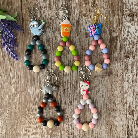 Handcrafted Artisan Brand New Beautiful Animal Fingerlet Keychains For Carrying Your Keys On Your Hand Makes A Great Keychain For Keys & Purse Makes A Thoughtful Gift Customization Prices $1 Extra Per Pen $2 Extra Per Bookmark/Wristlet/Keychain To Find All Of My Beaded Products In One Place, Click The Tag Below #Melissasxcloset ***Small Beads Can Cause A Choking Hazard To Kids*** Beaded Items To Sell, Silicone Beaded Lanyards, Backpack Keychains Diy, Small Business Bracelet, Pony Bead Keychains, Silicone Keychain Bracelet, Silicone Bead Keychains, Kids Crafts To Sell, Beaded Keychains Patterns