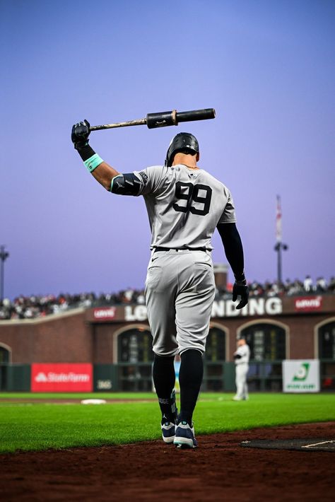 Ny Yankees Wallpaper, Baseball Photography Poses, Aaron Judge Wallpaper, Yankees Wallpaper, Baseball Aesthetic, Baseball Wallpaper, Mlb Wallpaper, Baseball Photography, Tom Clark