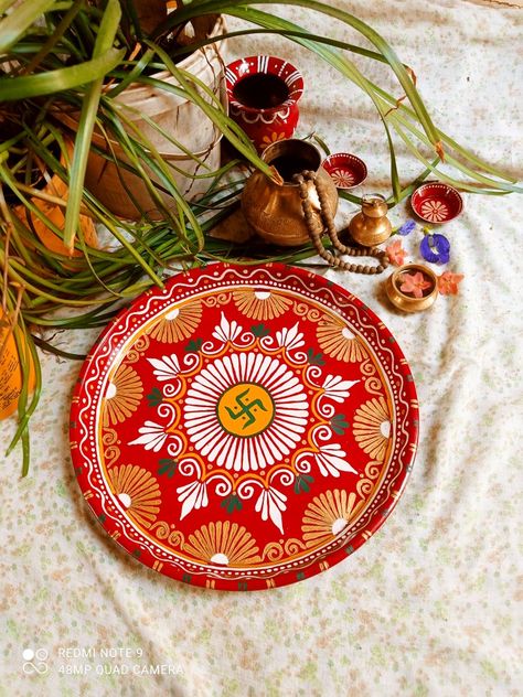 Pooja Thali Painting, Pooja Thali Decoration Ideas, Aipan Design, Rakhi Thali, Aipan Art, Arti Thali Decoration, Sprinkles Art, Puja Decor, Puja Thali