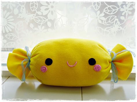 Chunkylicious ♥ Kawaii crafts ♥: Fleece candy plush Kawaii Sewing, Candy Plush, Candy Pillow, Felt Candy, Kawaii Transparent, Food Plushies, Kawaii Pillow, Candy Pillows, Kawaii Candy