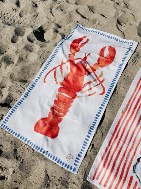 LOBSTER BEACH TOWEL 🦞 Original hand-drawn design (by me!  printed on a soft beach towel 🦞 Heavyweight 🦞 30"x60" 🦞 Soft Polyester facing 🦞 White cotton loop backing 🦞 50% Polyester 50% Cotton 🦞 Vibrant, one-sided print 🦞  Due to the thickness of the towel the print colors may not soak all the way through the fabric and white background can show through when towel fibers are stroked. *Please Note: Returns are not accepted for my products due to their made-to-order nature. Because of this c Cool Beach Towels, Beach Towel Design, Cute Beach Towels, Mediterranean Pool, Lobster Design, Beach Items, Coastal Aesthetic, Towel Design, Aesthetic Gift