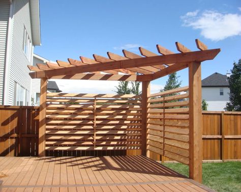 Pergolas and Privacy Walls - Busy Beaver Construction Pergola Corner, Privacy Fence Ideas, Pea Gravel Patio, Corner Pergola, Privacy Wall, Pergola Diy, Cedar Pergola, Gravel Patio, Wood Pergola