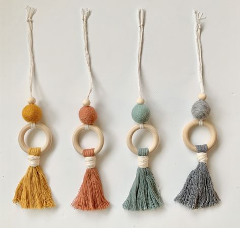 Diy Car Diffuser, Car Macrame, Macrame Essential Oil, Diffuser Diy, Color Macrame, Car Diffuser Essential Oils, Car Bedroom, Car Diffuser, Wool Balls