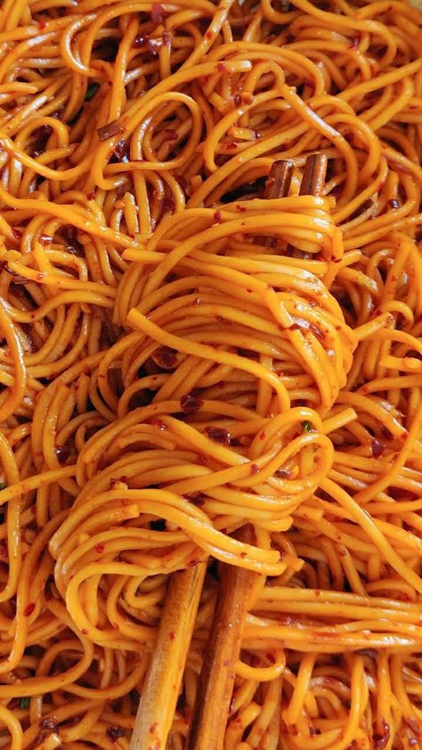 Hot Spicy Noodles, Korean Noodle Recipes, Indian Noodles, Spicy Noodles Recipe, Spicy Asian Noodles, Noodles Spicy, Asian Noodle Recipes, Hot And Spicy, Spicy Noodles