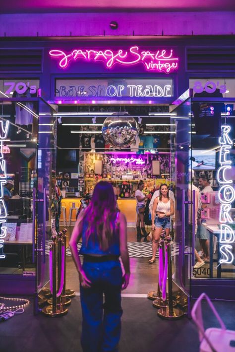 Nashville Girls Weekend Itinerary | Assembly Food Hall #simplywander Assembly Food Hall Nashville, Nashville Girls Weekend, Nashville Girls Trip, Nashville Travel Guide, Cowgirl Era, Nashville Travel, Halloween Videos, Things To Do In Nashville, To Do In Nashville