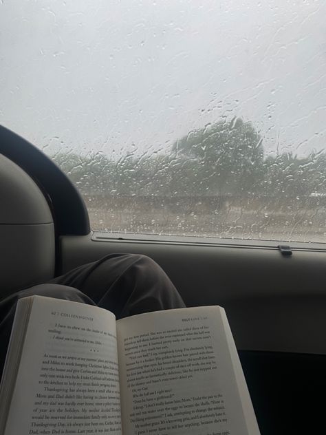 Rainy day reading ugly love perfect timing weather Reading In Rain Aesthetic, Rain And Reading Aesthetic, Aesthetic Thinking Pictures, Reading Place Aesthetic, Reading While Raining Aesthetic, Reading Rain Aesthetic, Reading And Rain Aesthetic, Reading On A Rainy Day, Reading Pictures Aesthetic