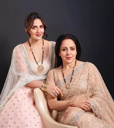 Esha Deol, Black Beads Mangalsutra, Hema Malini, Black Beads Mangalsutra Design, Gold Mangalsutra Designs, Gold Mangalsutra, Mangalsutra Designs, Black Beaded Jewelry, Gold Necklace Designs