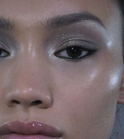 Small Eyelid Space Makeup, Icy 2000s Makeup, Silver Aesthetic Makeup, Pale Lips Makeup, Pink Metallic Makeup, Smudged Smokey Eye, White Shimmer Makeup, Mary Philips Makeup, Grey Eyeshadow Brown Eyes