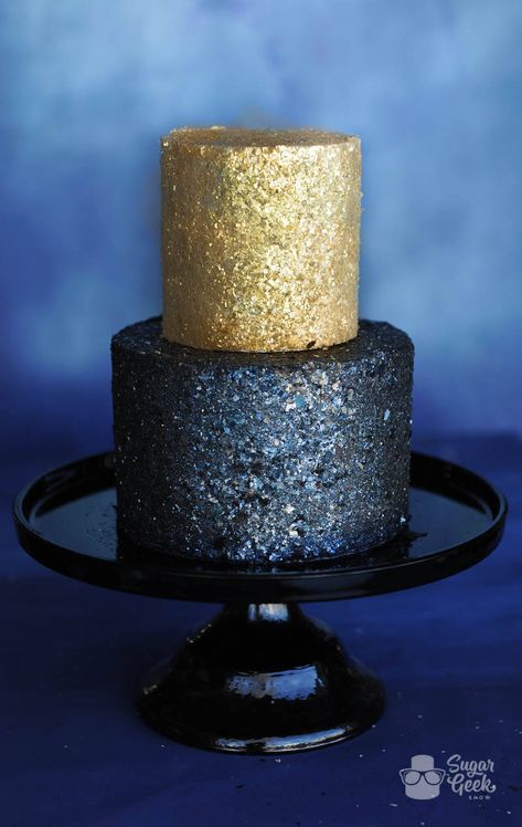 Edible glitter to be considered fully edible needs to be made from ingredients that are considered food by the FDA This edible glitter recipe is sparkly, easily customizable and made from 100% edible ingredients. Edible Glitter Recipe, Edible Diamonds, Gold Glitter Cake, Rainbow Sweets, Fondant Techniques, Colorful Desserts, Glitter Boots, Funfetti Cake, Glitter Cake