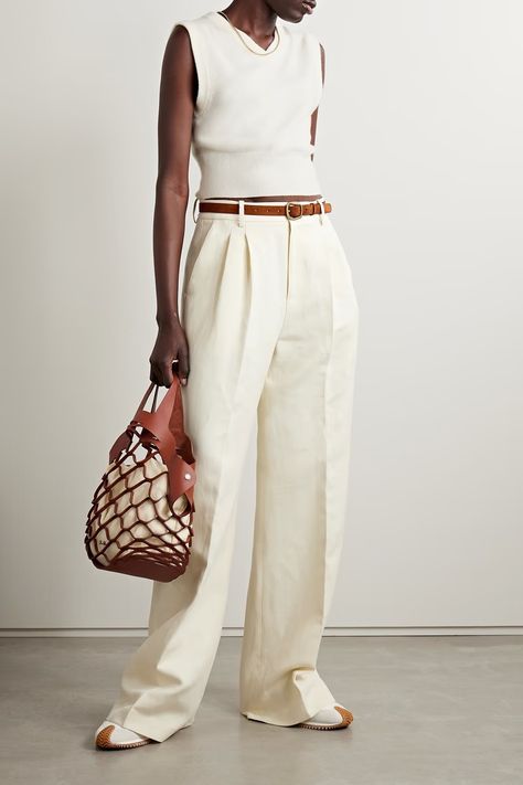 Netaporter Outfit, Minimal Summer Outfits, Minimalism Clothes, Corporate Fashion, Cropped Vest, Classy Work Outfits, Kpop Outfits, White Outfits, Minimal Fashion