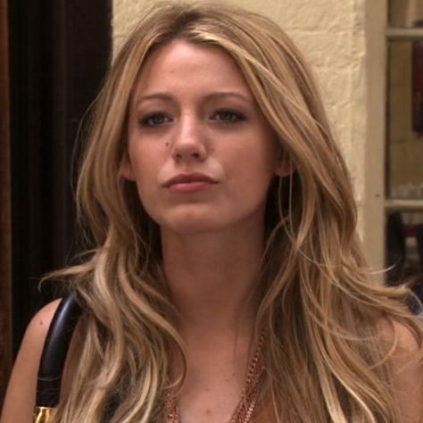 Serena Vdw Hair, Serena Vanderwoodsen Hair, Blake Lively Haircut, Blake Lively Aesthetic, Blake Lively Young, Serena Van Der Woodsen Hair, Legally Blondes, Blonde Celebrity Hair, Gossip Girl Hairstyles