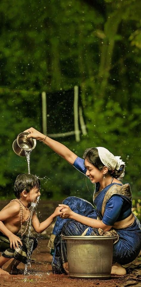 Mother And Baby Paintings, Baby Art Pictures, Mother Baby Photography, Little Buddha, Wallpaper Cantik, Village Photography, India Photography, Camille Pissarro, Indian Photography