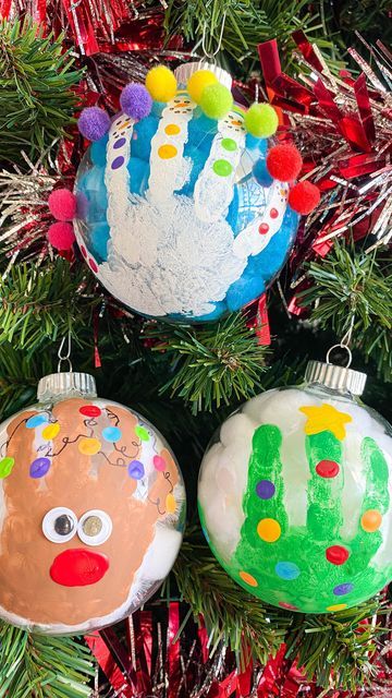 Toddler Ornaments, Easy Diy Christmas Ornaments, Handprint Christmas Tree, Christmas Handprint Crafts, Handprint Ornaments, Handprint Christmas, Preschool Christmas Crafts, Diy Christmas Ornaments Easy, Diy Christmas Ornament