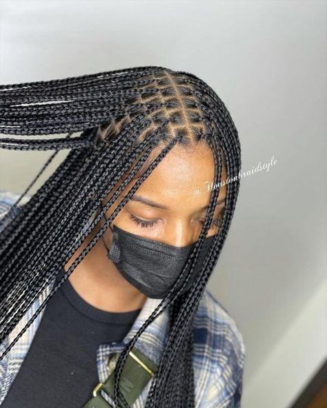 Small Medium Knotless Braids Hairstyles, Knotless Cornrows Braids For Black Women, Fine Knotless Box Braids, Knotless Box Braids 2023, Small Sized Box Braids, Small Knotless Box Braids With Human Hair, Small Parting Box Braids, Box Braids No Edges, Small Box Braids With Knots