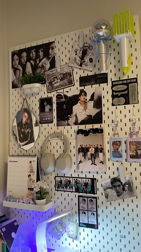 Kpop Board Ideas, Seventeen Room Decor Kpop, K Pop Peg Board, Kpop Pegboard Ideas, Seventeen Room Decor, Kpop Pegboard, Organizing A Small Bedroom, Wall Pegboard, Peg Board Ideas