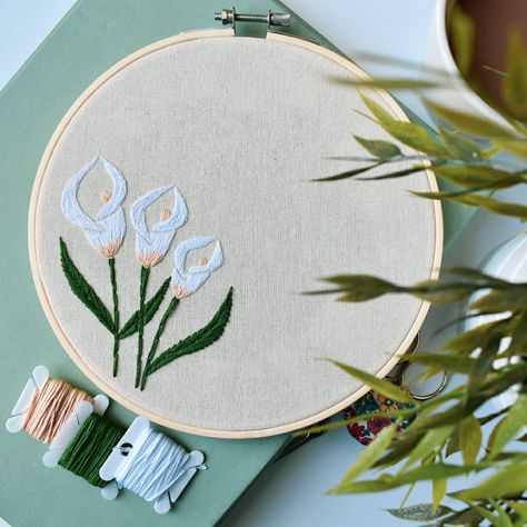 Calla Lily Embroidery, Lilly Embroidery, Calla Lily Embroidery Pattern, Lily Embroidery Pattern, Lilies Embroidery, Embroidered Calla Lily, Embroidered Lily, Lily Embroidery, Calla Lily Cross Stitch Pattern