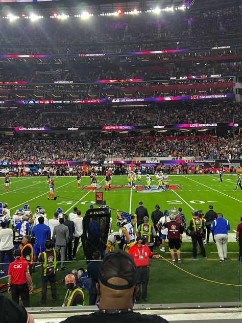 super bowl front row Super Bowl Pictures, Sean Mcvay, Chris Tucker, Esquire Magazine, Football Gif, Nfl Games, We're Back, Home Team, Oh My God