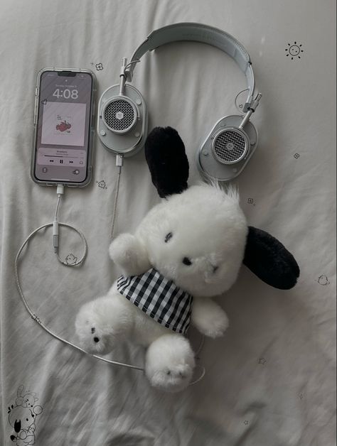 Karakter Sanrio, Photographie Inspo, Black And White Aesthetic, Cute Stuffed Animals, Cute Little Things, Cute Plush, Sanrio Characters, White Aesthetic, الرسومات اللطيفة