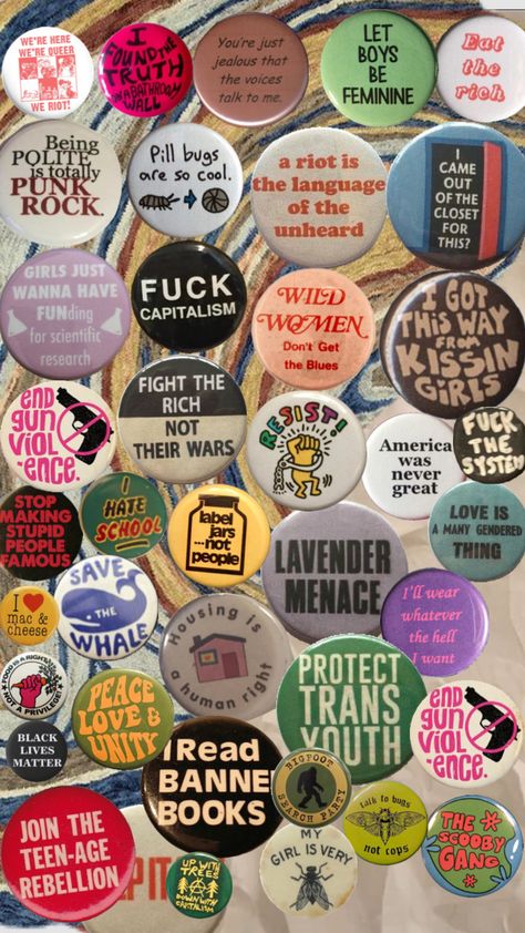 Cute Button Pin Ideas, Button Designs Ideas, Pin Button Design, Protest Pins, Pill Bug, Photo Exhibition, Button Maker, Pin Ideas, Circle Painting