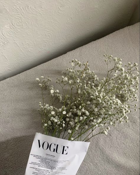 Instagram, instagram filler, filler picture, filler picture ideas, vogue, vogue aesthetic, pretty blooms, spring, spring instagram, spring instagram ideas Filler Photos Instagram Green, Green Feed, Vogue Aesthetic, Vogue Spring, Photoshoot Spring, Instagram Filler, Filler Photos, Neutral Green, Spring Instagram