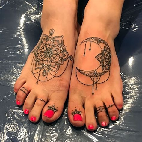 Toe Ring Tattoos For Women, Toe Tattoos For Women, Toe Ring Tattoos, Tattoo Scabbing, Ring Tattoo Ideas, Toe Tattoo, Rings Pictures, Tattoo Rings, Ring Tattoo Designs