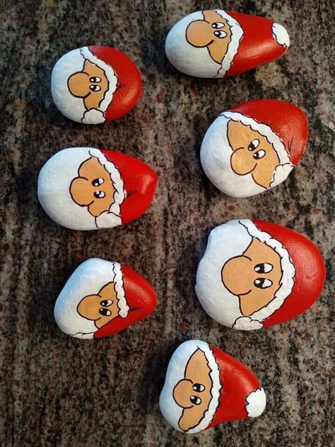 Santa Rocks Painted, Pebble Art Santa Claus, How To Paint Santa Stones, Santa Claus Painted Stones, Christmas Themed Rock Painting, Christmas Painted Rocks Sculptures & Statues, Christmas Pebble Art, Diy Rock Art, Christmas Rock