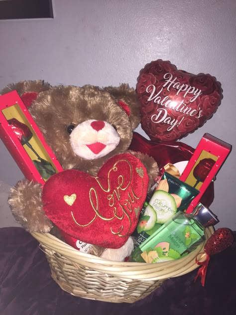 V Day Baskets, Valentines Day Gifts For Girlfriend Basket, Valentines Baskets Ideas, Bf Valentines Day Basket, Valentine’s Day Gift Basket For Him, Valentines Basket For Her, Valentines Day Baskets For Her, Valentine’s Day Basket For Him, Valentine’s Day Basket