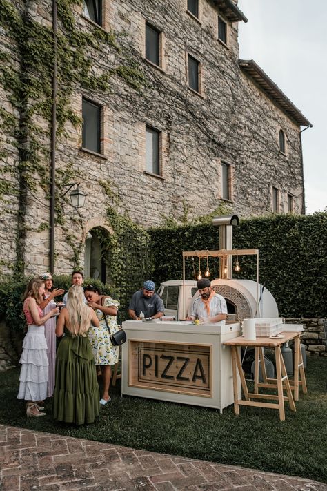 Wedding Pizza Oven, Italian Tuscan Wedding Aesthetic, Pizza Oven Wedding Reception, Wedding Inspo Italy, Wedding In Italy Aesthetic, Italy Small Wedding, Toscana Wedding Inspiration, Vintage Italy Wedding, Italian Wedding Venues Tuscany