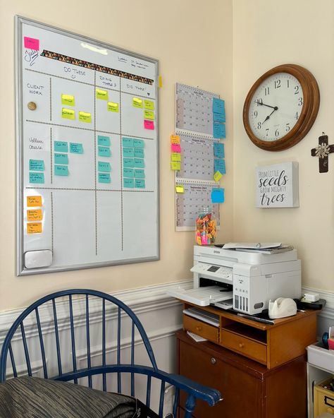 Part of my corner of quasi-sanity. Never you mind that the top of the whiteboard still says “July.” My tasks” notes are logical. Probably. Side note: see my jar on the printer that has my “completed” stickies from the past few weeks? Ok, (1) that was a genius thing I saw Tammi Labrecque (the Newsletter Ninja) do, and it’s super helpful when I feel like I’m getting nowhere, and (2) I dreamt last night that the jar had grown to where it was about to knock the clock off the wall and the notes i... Work Whiteboard Organization, Whiteboard Organization Office, Whiteboard Bedroom, Whiteboard Layout, Whiteboard Organization, Work Place, Office Organization, Whiteboard, White Board