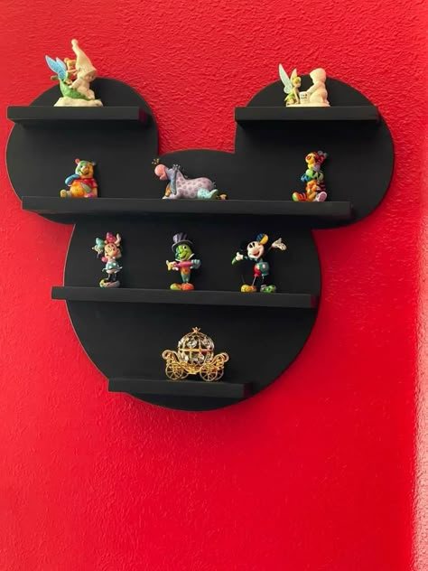 Mickey And Friends Nursery Ideas, Mickey And Minnie Nursery, Disney Wood Projects, Mickey Mouse Kitchen Ideas, Mickey Home Decor, Cozinha Do Mickey Mouse, Mickey Mouse Room Decor, Disney Decor Bedroom, Mickey Mouse Bathroom