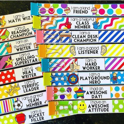 Brag Tags Free Printable, Brag Bracelets Free Printables, Brag Bracelets, Behavior Sticker Chart, Kindergarten Awards, 2nd Grade Crafts, Positive Classroom Management, Motivational Bracelets, Classroom Hacks