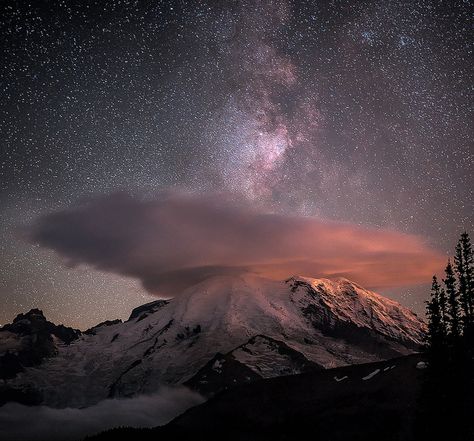 Night shot of Milky Way with a Lenticular Cloud over Mt. Rainier in Washington.  Credit : Matt Sahli Cer Nocturn, Lenticular Clouds, Hubble Space Telescope, The Night Sky, Solar Eclipse, Beautiful Sky, Grog, Science And Nature, Planet Earth