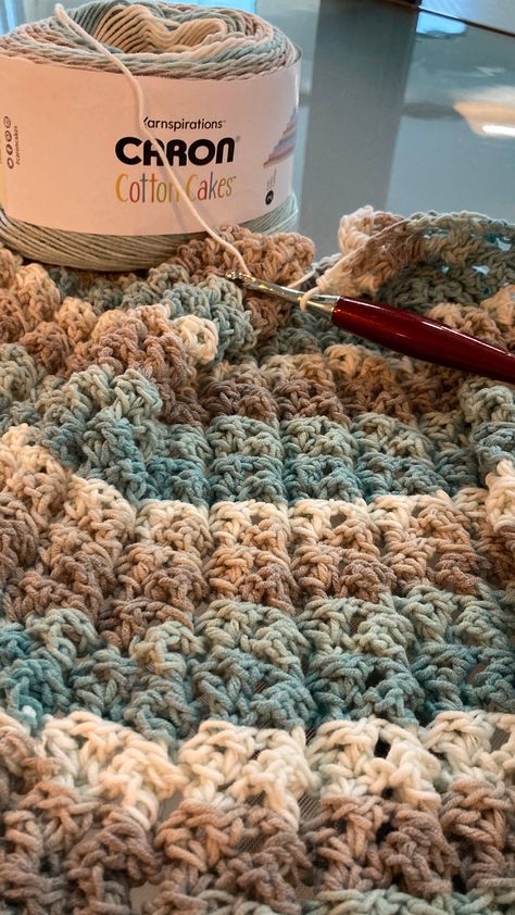 15 Crochet Blanket Patterns You Can Finish in One Day (Really!) - I Can Crochet That Crochet Blanket Patterns For Chunky Yarn, Tweed Yarn Crochet Blanket, Easy Crochet Blanket Chunky Yarn, Afghan Crochet Stitches, Throw Blanket Crochet Pattern Free, How To Read A Crochet Pattern, Knit Throw Blanket Pattern Free, Crochet Throw Blanket Pattern Free, Bulky Yarn Crochet Patterns Blanket