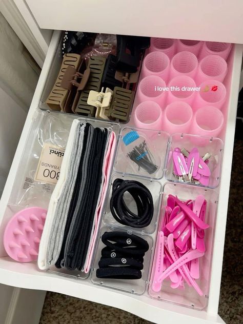 Aesthetic Things To Have In Your Room, Nail Organization Ideas, Clothes Organisation, Bedroom Supplies, Makeup Organiser, Beauty Room Vanity, Beauty Apps, Room Organization Bedroom, Flot Makeup