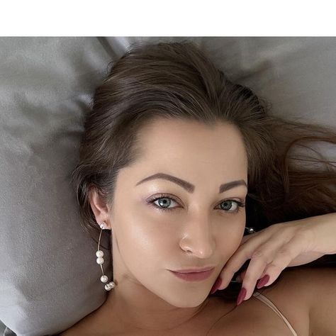 Dani Daniels on Instagram: "🤍🤍🤍" Dani Daniel Photoshoot Hd, Hospital Pictures Accident, Hand With Drip In Hospital Real, Dani Daniela, Hands With Drip In Hospital, Hospital Real, Deni Denials, Hospital Pictures, Self Pictures