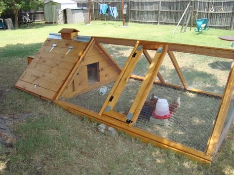 Happyhen Chicken House Oandreas Chicken Coop - Gallery | BackYard Chickens - Learn How to Raise Chickens A Frame Chicken Coop, Mobile Chicken Coop, Small Chicken Coops, Chicken Coop Decor, Portable Chicken Coop, Chicken Tractors, Chicken Tractor, Small Chicken, Coop Plans