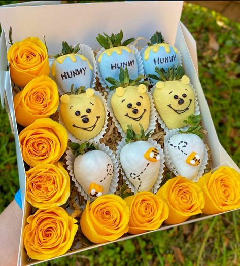 Winnie The Pooh Strawberries, Strawberries Ideas, Strawberry Cake Pops, Chocolate Covered Desserts, Strawberry Box, Chocolate Covered Strawberry Recipe, Chocolate Covered Strawberries Bouquet, Strawberry Gifts, Chocolate Covered Fruit