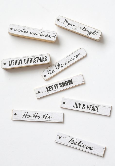 Diy Christmas Stuff To Sell, Diy Tags For Gifts, Wooden Tags Ideas Diy, Wooden Christmas Tags, Domino Crafts, Winter Tags, Diy Christmas Tags, Free Printable Tags, Wood Tags