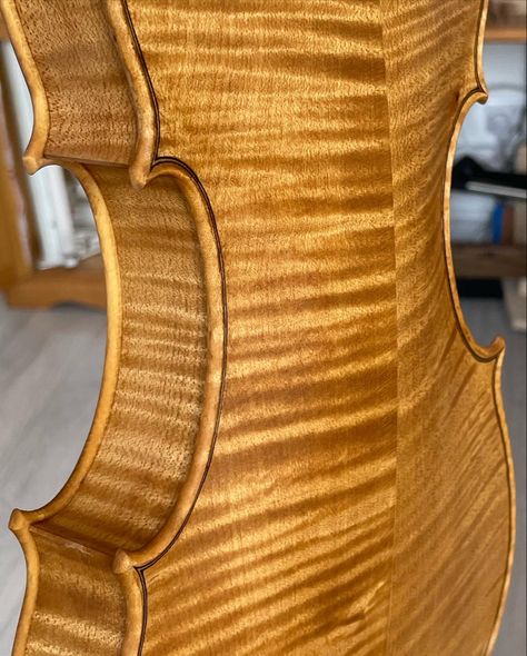 Violin Repair, Luthier Workshop, Royal Academy Of Music, Violin Shop, Violin Makers, Violin Instrument, Luthier Guitar, Violin Cello, Stringed Instruments