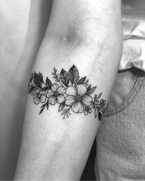 Thick Line Tattoos Cover Up, Flower Band Tattoo Design For Women, Floral Arm Band Tattoo For Women, Floral Wrist Tattoo Bracelets, Rose Bracelet Tattoo, Small Cover Up Tattoos For Women, Flower Cuff Tattoo, Arm Tattoos To Cover Scars, Wrist Cuff Tattoos For Women