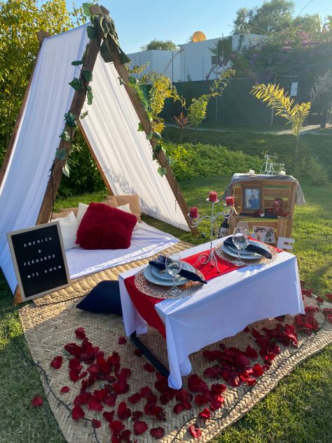 Picnic Date Setup, Proposal Picnic Set Up, Picnic Set Up Ideas Romantic, Picnic Ideas Romantic, Picnic Romantico, Gf Proposal Ideas, Girlfriend Proposal Ideas, Picnic Date Ideas, Surprise Proposal Pictures