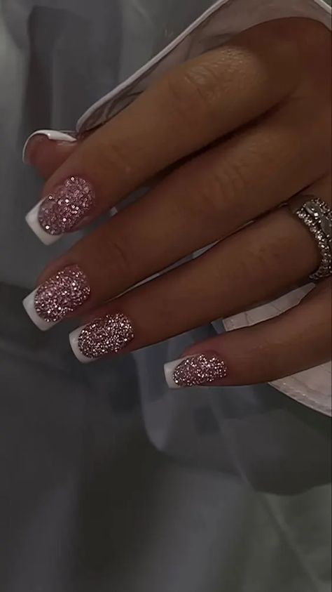 Glitter French Nails, New Years Nail Designs, New Years Eve Nails, Pinky Rings, Glittery Nails, Fancy Nails Designs, Glitter Gel Nails, Colorful Nails, Short Acrylic Nails Designs