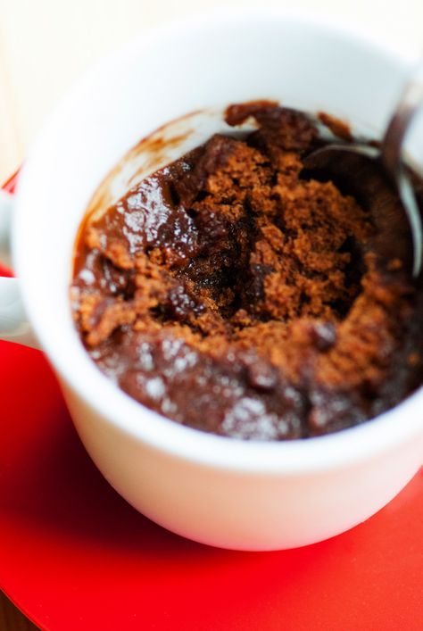 It takes just a few minutes to have this hot, gooey hot fudge mug cake in your hands and ready to scarf down, preferably with a scoop of ice cream! Coffee Mug Cake, Coffe Cake, Microwave Chocolate Cakes, Coffe Mug Cake, Hot Fudge Cake, Banana Chocolate Chip Cookies, Scoop Of Ice Cream, Mug Cake Microwave, Yoghurt Cake