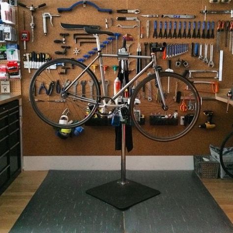 Bike Shop Ideas, Bike Tool Storage, Bike Repair Shop, Bicycle Repair Stand, Bicycle Cafe, Bicycle Garage, Bicycle Room, Bike Repair Stand, Gear Room