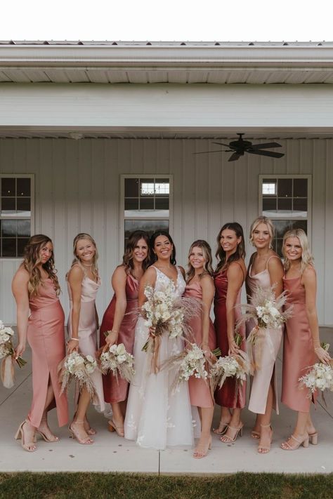 Aesthetic Wedding Bridesmaid Dresses, Blush Tones Bridesmaid Dresses, Bridesmade Dress Ideas, Rustic Pink Bridesmaid Dresses, Rusty Pink Bridesmaid Dresses, Blush Wedding Dress With Bridesmaids, Wedding Inspo Bridesmaids, Different Dresses Bridesmaids, Champagne And Pink Bridesmaid Dresses