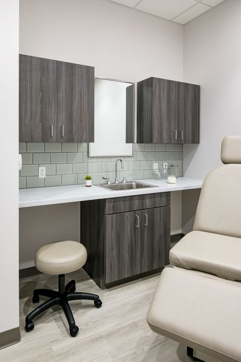 Greater Knoxville Dermatology — MHM Medical Office Bathroom Ideas, Botox Room Ideas, Dermatology Office Design, Doctors Office Aesthetic, Doctors Office Waiting Room, Dermatology Clinic Interior Design, Injection Room, Luxury Clinic, Dental Clinic Interior