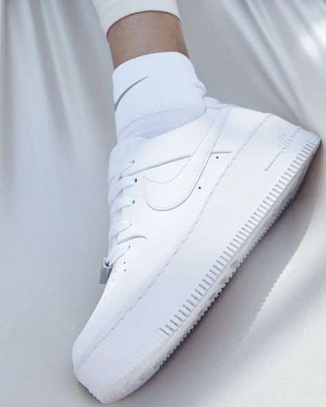 Nike Air Force 1 Sage Low Women's Shoe Nike Air Force 1 Sage Low, Air Force 1 Sage Low, Boty Nike, Sneaker Trend, Sneaker Outfits, Nike Shoes Air Force, Dr Shoes, Sneakers Mode, White Nike