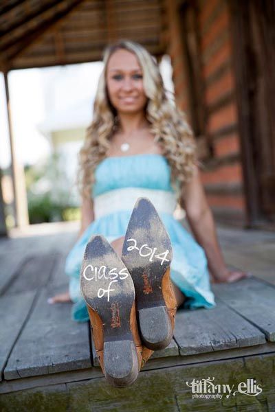 75 Creative Graduation Photo Ideas for 2018 | Shutterfly Graduation Photo Ideas, Senior Year Pictures, Cute Senior Pictures, Creative Senior Pictures, Senior Photoshoot Poses, Unique Senior Pictures, Kind Photo, Prom Photoshoot, Graduation Photography Poses