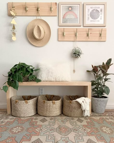 Unique Entryway Ideas, Ikea Jute Rug, Ideas For Rooms, Unique Entryway, Minimalist Storage, Entryway Hooks, Bench Entryway, Diy Entryway, Spanish Style Home